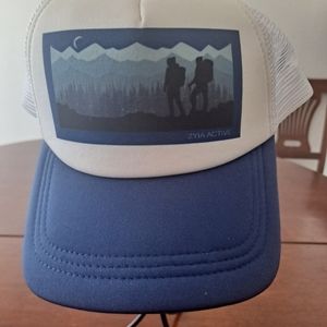 Zyia Accessories mens hiking trucker hat.